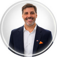 Luciano Santillán Director Comercial